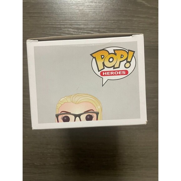 Funko Pop! DC Heroes Suicide Squad: Dr. Harleen Quinzel #135 Walmart Exclusive - Picture 5 of 6